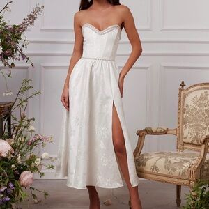 Brand new never worn bridal gown v Chapman Lucia white baroque floral size 12